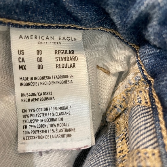 American Eagle ripped mom jeans. - Picture 7 of 14
